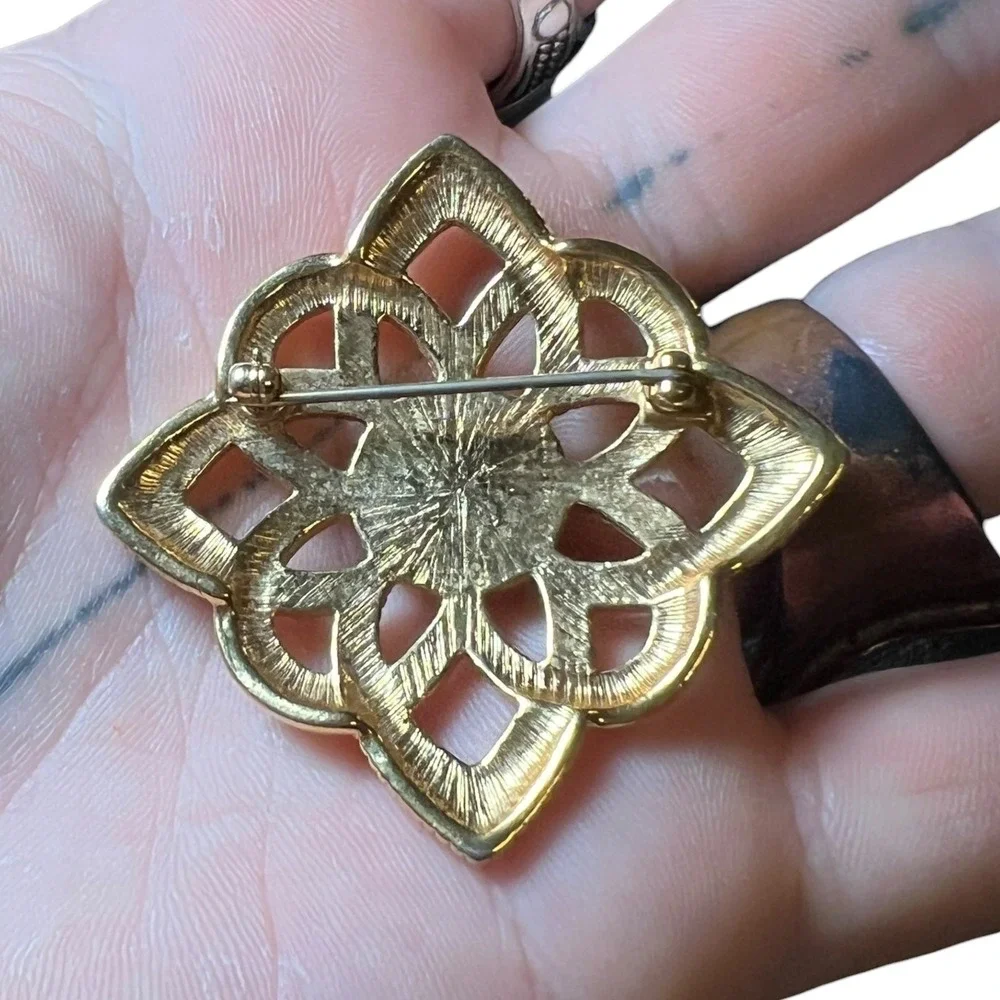 VTG Gold Faux Pearl Brooch Lapel Pin Geometric Textured Open Work Design 80s 90s